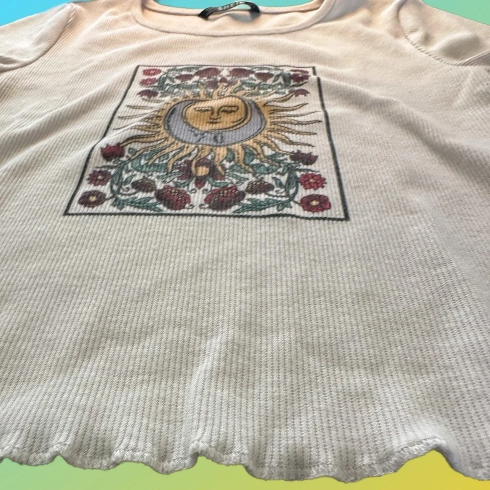 S Graphic Tee Sun Crop Top Short Sleeve Form Fitting with Ruffled Hem - Picture 3 of 5